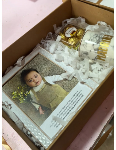 Caja: Frame + Taza + Chocolates